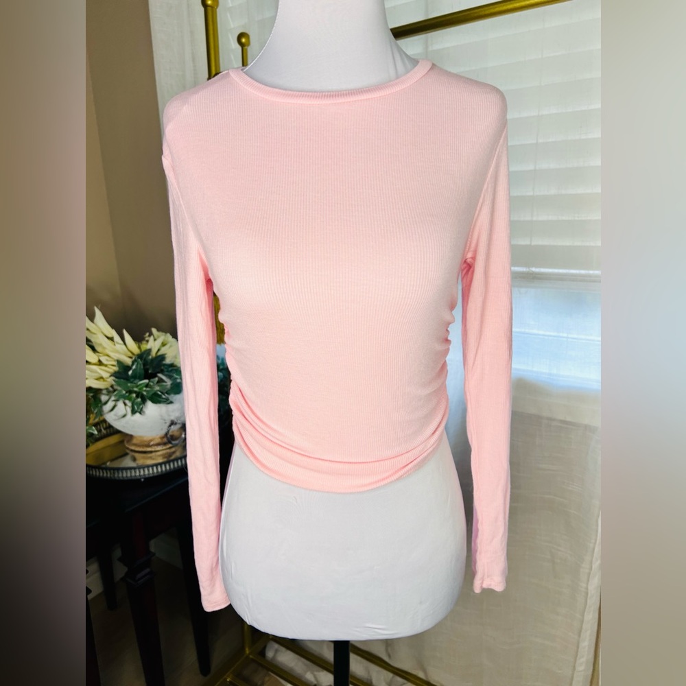 Forever 21 Cropped Light Pink Long Sleeve & Ruched Sides for the extra finch SzS